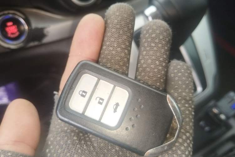 Used Honda CR-V 2012 2.0L two-wheel drive urban version
