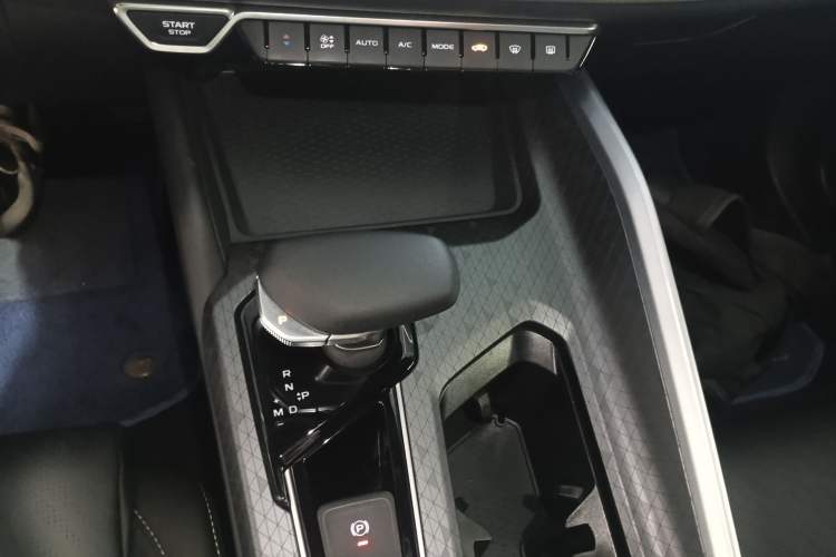 Used Geely Auto Preface 2023 1.5TD Kunlun Edition Gear Lever