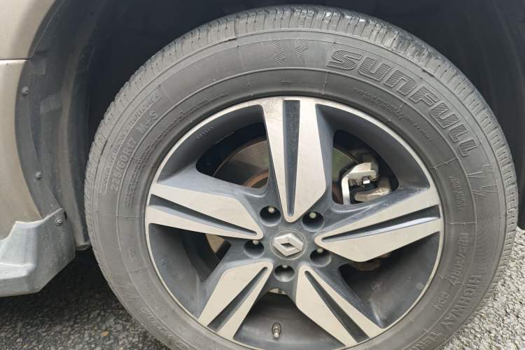 Used Renault Koleos 2015 2.5L Two-Wheel Drive Comfort Edition Right Front Wheel Hub