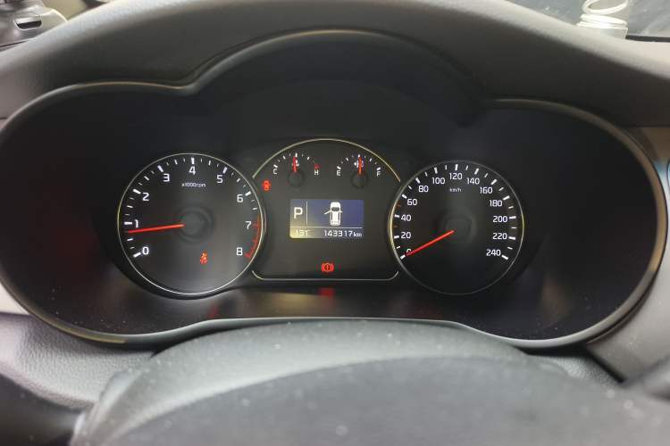 Used Kia Carens 2013 2.0L 7-Seater Automatic Standard Version China IV Standard