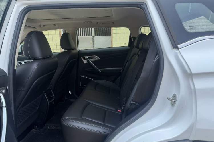 Used Geely Auto Emgrand X7 Sport 2016 1.8TD Automatic Smart Connectivity Version Left Rear Seat