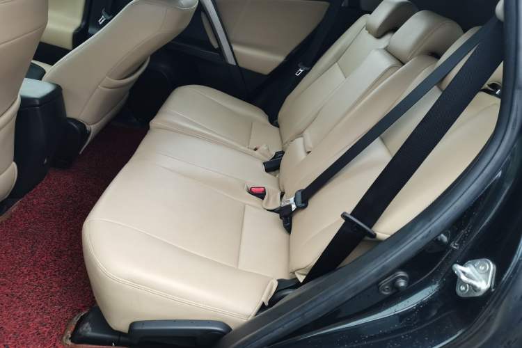 Used Toyota RAV4 2016 2.0L CVT Two-Wheel Drive Fashion Edition China V Standard