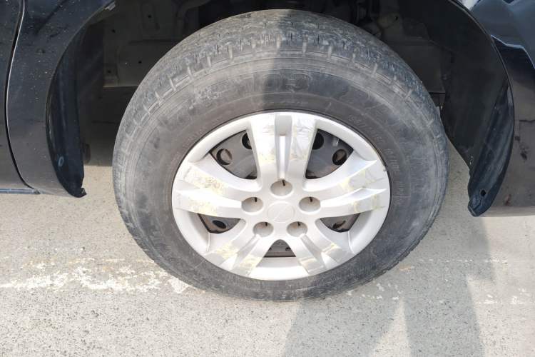 Used FORTHING Lingzhi 2022 M5 1.6L Practical Model 5 Seats Right Front Wheel Hub