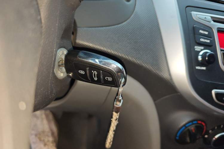 Used Hyundai Verna (older generation) 2010 Sedan 1.4L Manual Comfort GS Vehicle Key