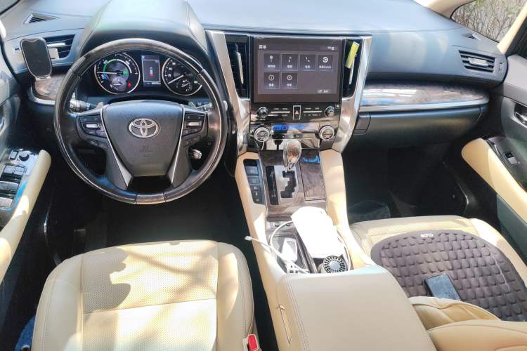 Used Toyota Vellfire 2023 Crown Dual-Engine 2.5L HV Ultimate Edition Center Console