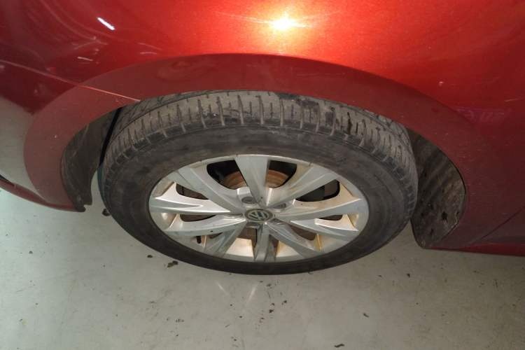 Used Volkswagen Lavida 2017 1.6L Automatic Comfort Edition Left Front Wheel Hub