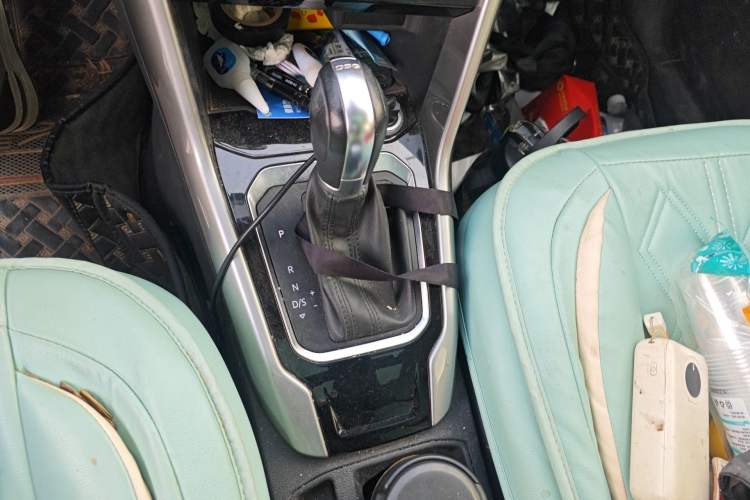 Used Volkswagen T-ROC 2019 230TSI DSG Two-Wheel-Drive Advanced Version China VI Standard Gear Lever