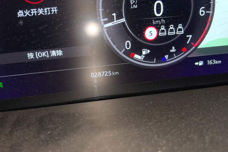 Used Land Rover Discovery Sport 2020 249 PS R-Dynamic Performance Edition Odometer Close Up