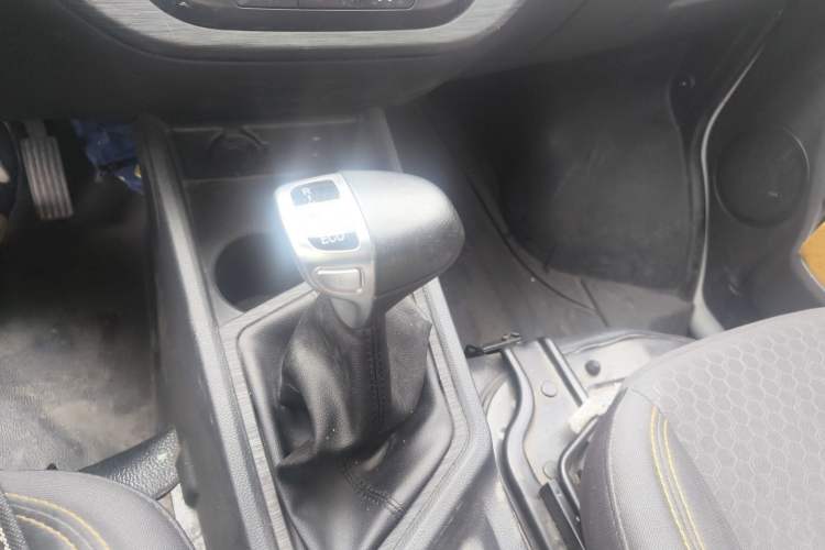 Used CHANGAN KAICHENG Ruixing EM80 2023 Side-Hinged 6-Seater Comfort Version 38.7 kWh Gear Lever