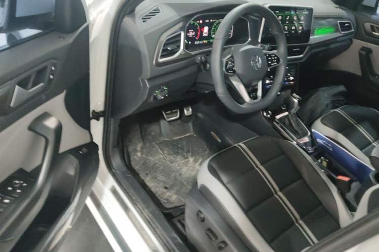 Used Volkswagen T-ROC 2025 300TSI DSG Two-Wheel Drive Chen Guang Edition
