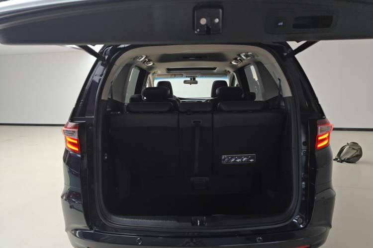 Used Honda Odyssey 2015 Updated Version 2.4L Smart Edition Trunk