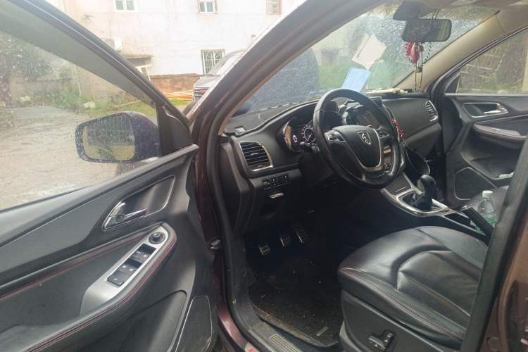 Used Baojun 560 2015 1.8L manual luxury version
