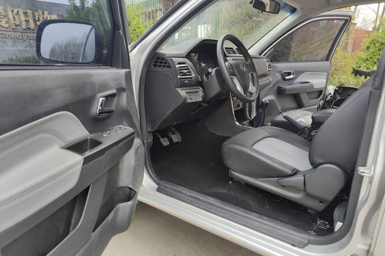 Used Great Wall Wingle 5 2023 2.4L Gasoline Two-Wheel-Drive Entry-Level Big Double Driver Seat