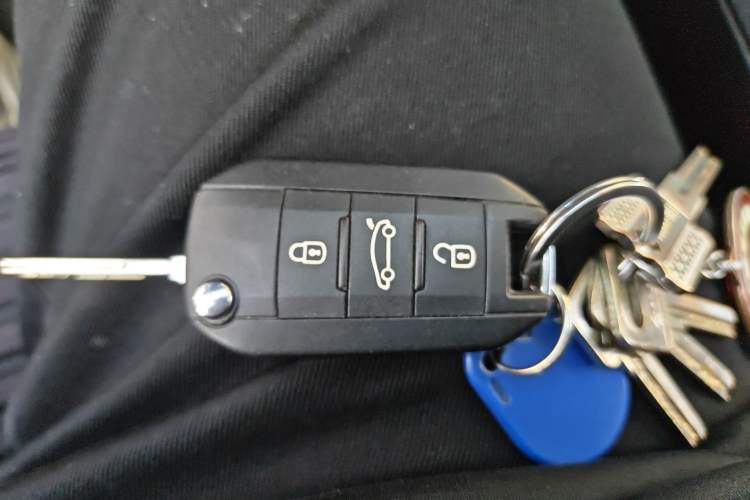 Used Peugeot 3008 2016 2.0L Automatic Classic Edition