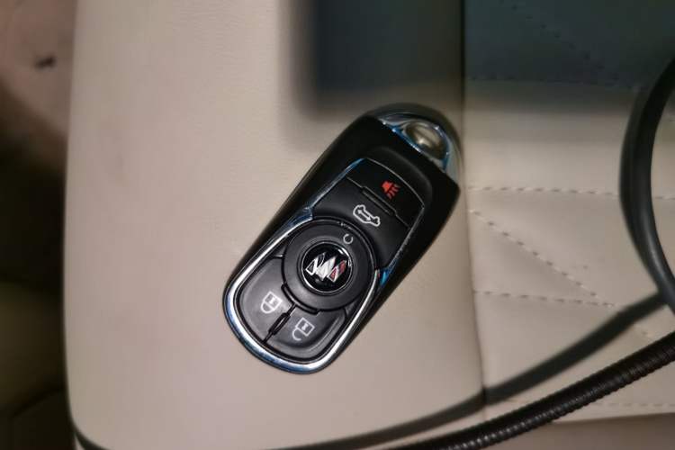 Used Buick GL8 2023 Facelifted Land Cruiser Executive Luxury Version