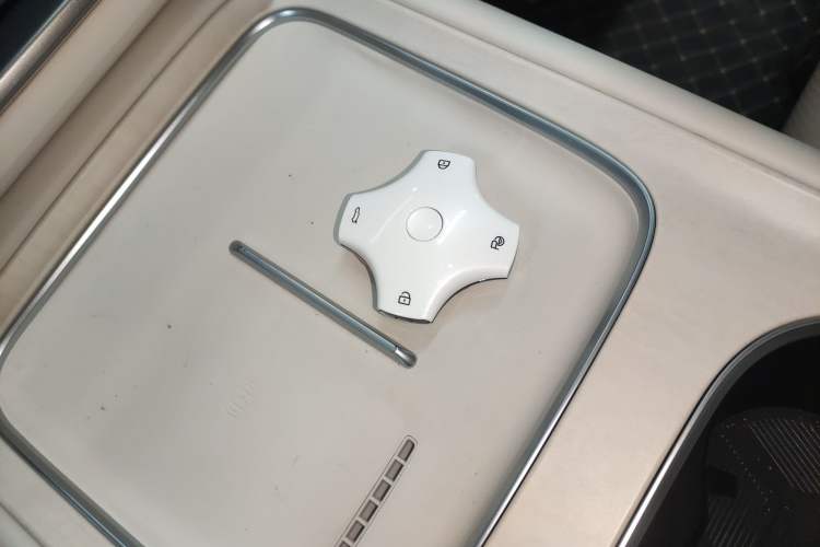 Used Dongfeng eπ eπ008 2026 Model Six-Seat Range-Extended Family Edition
