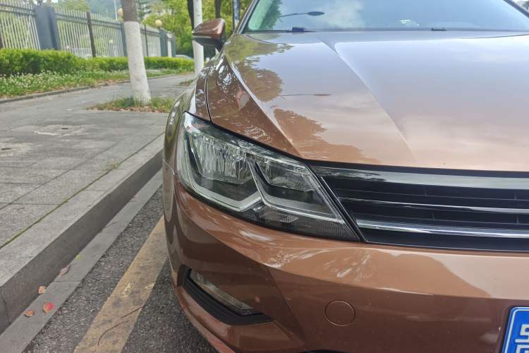 Used Volkswagen Lamando 2017 280TSI DSG Comfort Edition Right Front Headlight