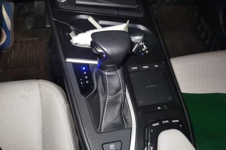 Used Lexus UX 2020 260h Explore-Cool Edition
