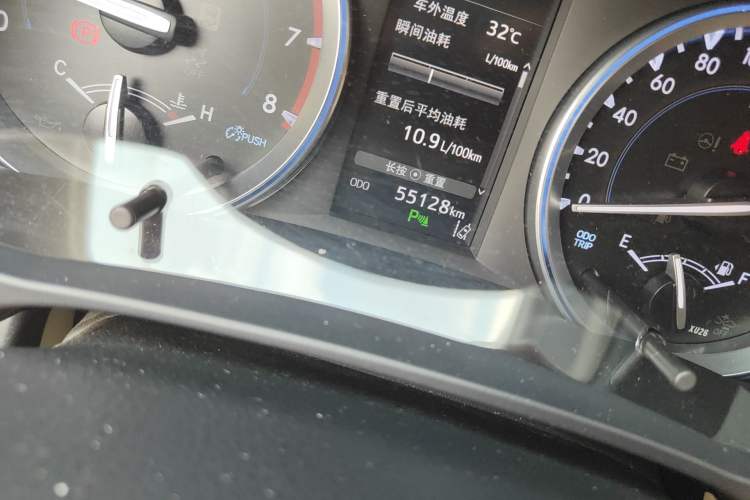 Used Toyota Highlander 2021 2.0T Four-Wheel Drive Luxury Edition 7 Seats Odometer Close Up