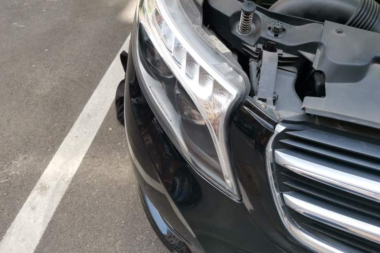 Used Mercedes-Benz V-Class 2018 V 260 Prestige Edition China VI Right Front Headlight