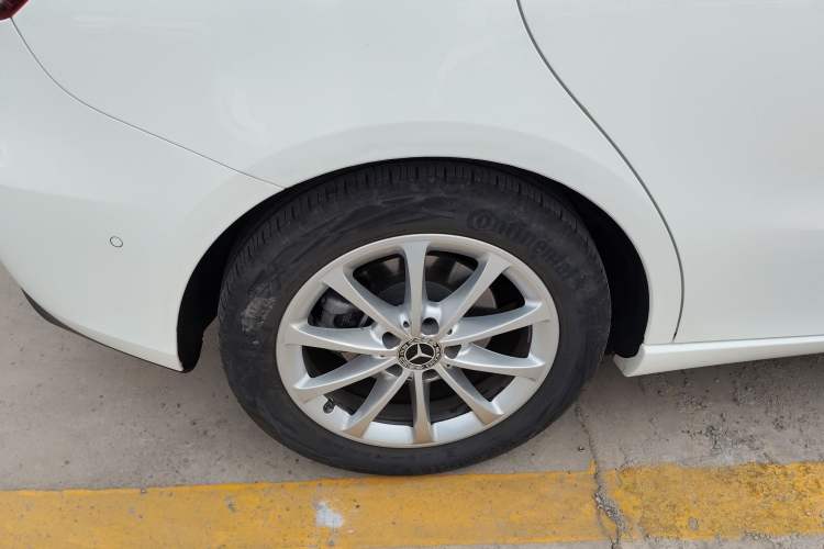 Used Mercedes-Benz B-Class 2022 B 200 Fashion Model Right Rear Wheel Hub