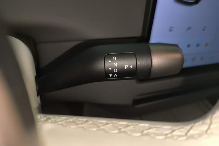 Used Li Auto i6 2025 Model Four-Wheel-Drive Standard Type Gear Lever