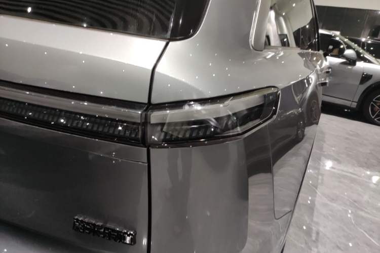 Used ONVO Luxeed L90 2025 Model—Ultra Six-Seater Version
