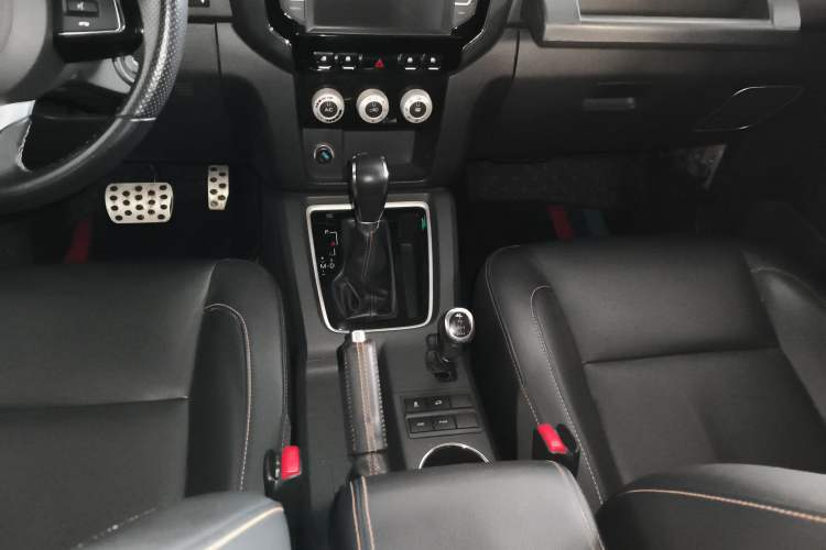 Used BAIC Off-Road BJ40 2016 40L 2.3T Automatic All-Wheel Drive Premium Edition
