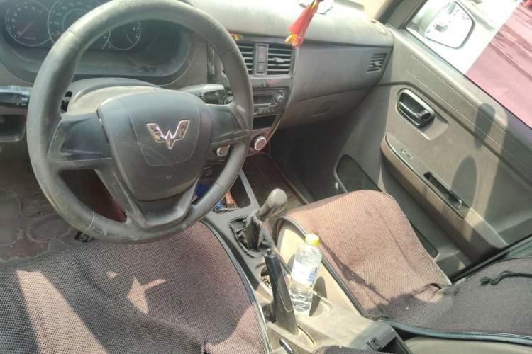 Used Wuling Rongguang V 2016 1.5L Standard Version
