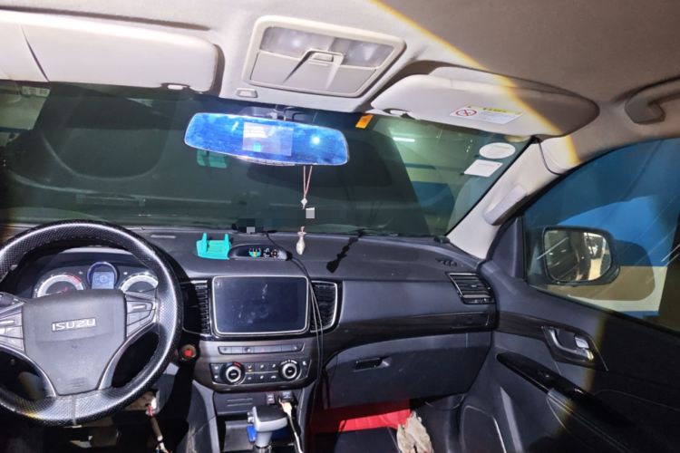 Used Isuzu mu-X 2018 3.0T Diesel Automatic 4x4 Enjoyment Edition 5 Seats Headliner