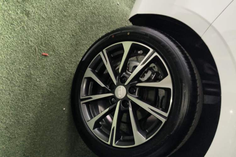 Used Geely Auto Emgrand 2025 4th Generation 1.5L CVT Flagship Version Right Rear Wheel Hub