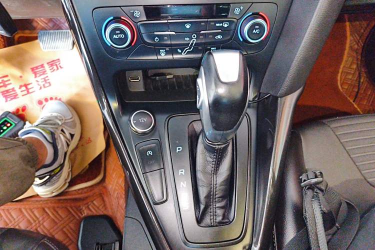 Used Ford Focus 2017 Hatchback EcoBoost 125 Automatic - Ultra-Powerful Style Edition with Smart Drive Features
