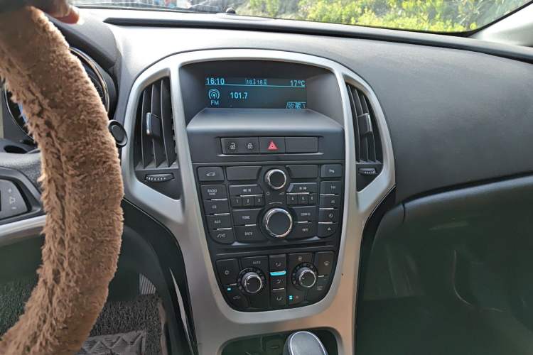 Used Buick GT 2013 GT 1.8L Automatic Fashion Edition Audio And AC Panel