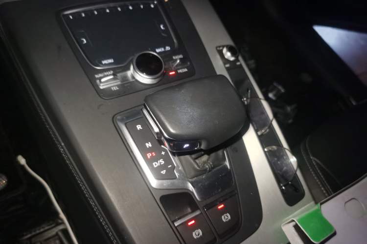 Used Audi Q5L 2020 Updated 40 TFSI Prestige Fashion Edition Gear Lever