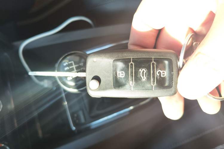 Used Volkswagen Sagitar 2015 230TSI Manual Comfort Version Vehicle Key