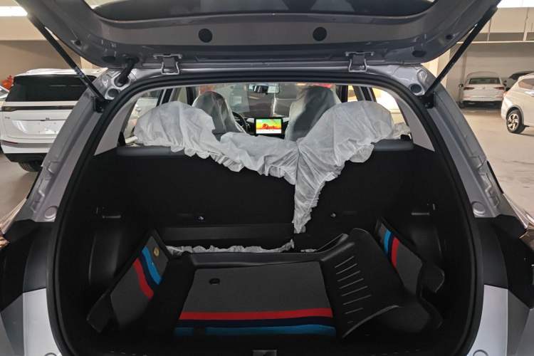 Used Geely Galaxy Geome 2025 410 km Free Version
