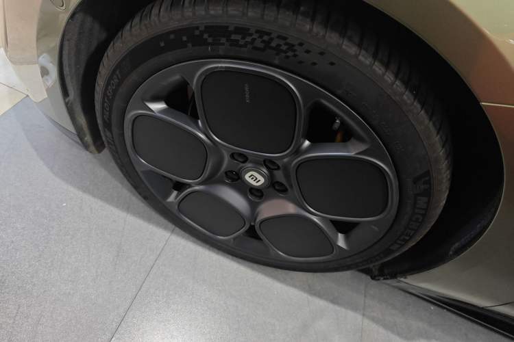 Used Xiaomi Auto SU7 2024 Four-Wheel Drive Ultra-Long Range Advanced Intelligent Driving Max Edition