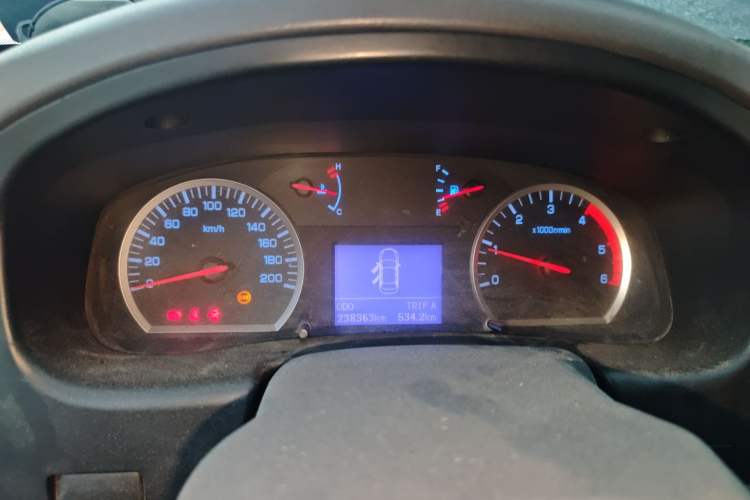 Used Dongfeng Ruichi 2015 2.5T Elite Edition Diesel Two-Wheel Drive Luxury ZD25TCI
