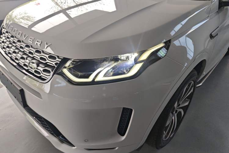 Used Land Rover Discovery Sport 2022 249 PS Metropolitan Edition 5 Seats Left Front Headlight