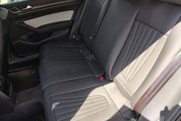 Used Volkswagen Magotan 2026 30 Million Vehicles Selected Model 380TSI DSG Luxury Edition Left Rear Seat