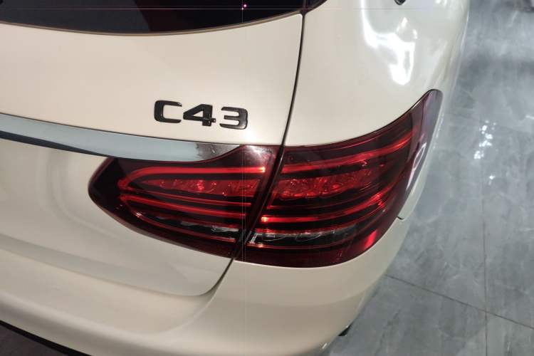 Used Mercedes-Benz C-Class AMG 2019 AMG C 43 4MATIC Estate Special Edition Right Rear Taillight