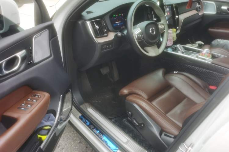 Used Volvo XC60 New Energy 2022 T8 Plug-in Hybrid Long-Range All-Wheel Drive Luxury Edition
