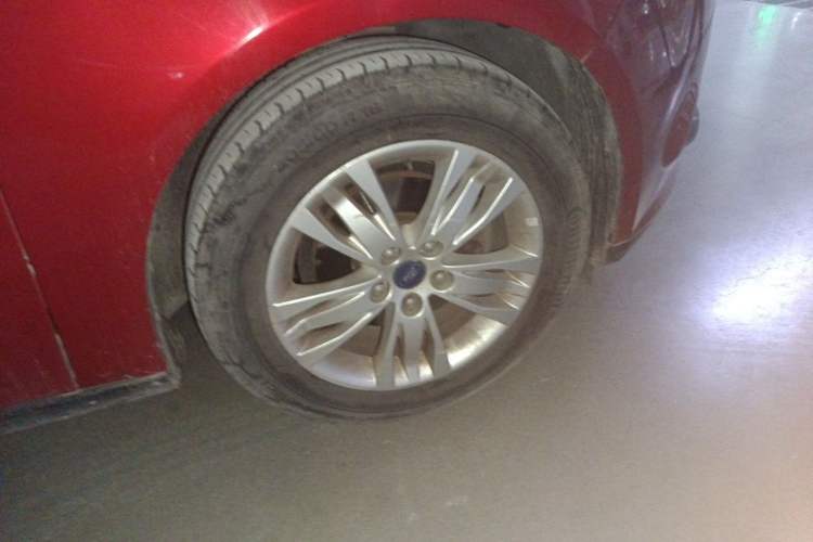 Used Ford Focus 2012 Sedan 1.6L Manual Comfort Model

