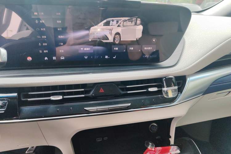 Used Buick Century 2023 2.0T Six-Seater Yinshi Edition Audio And AC Panel