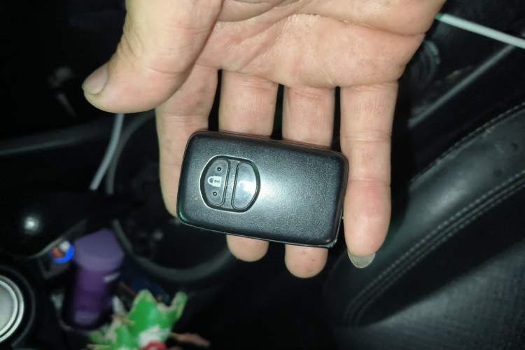 Used Toyota Zelas 2011 2.5L Luxury Edition Vehicle Key