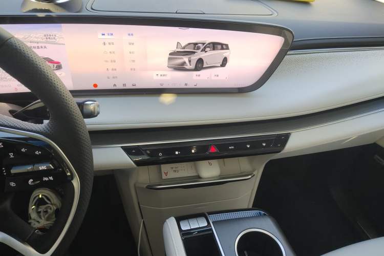 Used Buick GL8 New Energy 2024 Lu Zun Deluxe Edition 7-Seater Audio And AC Panel