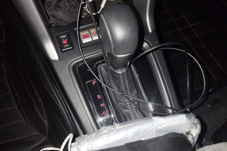 Used Subaru Forester 2013 2.5i Automatic Luxury Edition Gear Lever