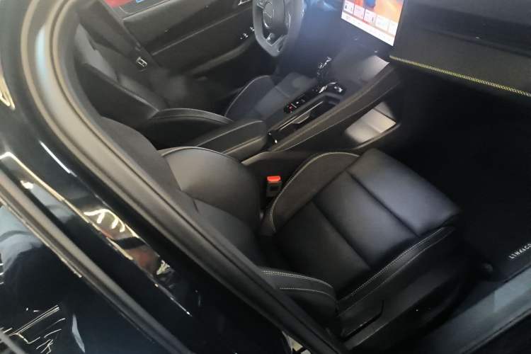 Used Lynk & Co 03 2025 2.0TD DCT Champion Edition Pro Right Front Seat