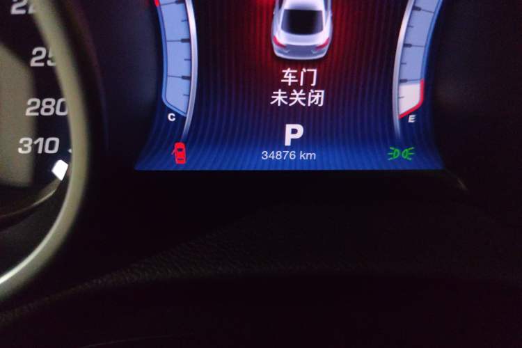 Used Maserati Ghibli 2014 3.0T Standard Edition Odometer Close Up