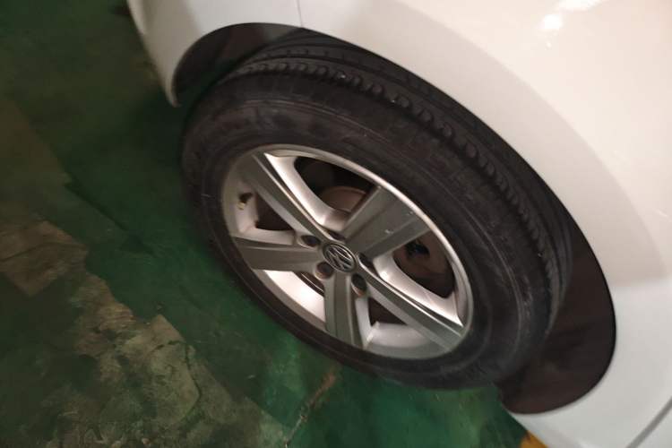 Used Volkswagen Golf 2016 1.6L Automatic Comfort Model Right Rear Wheel Hub